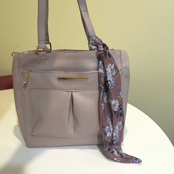 NWT Steve Madden Blush Tote Handbag (includes insert, scarf, & longer handle) - Picture 3 of 13